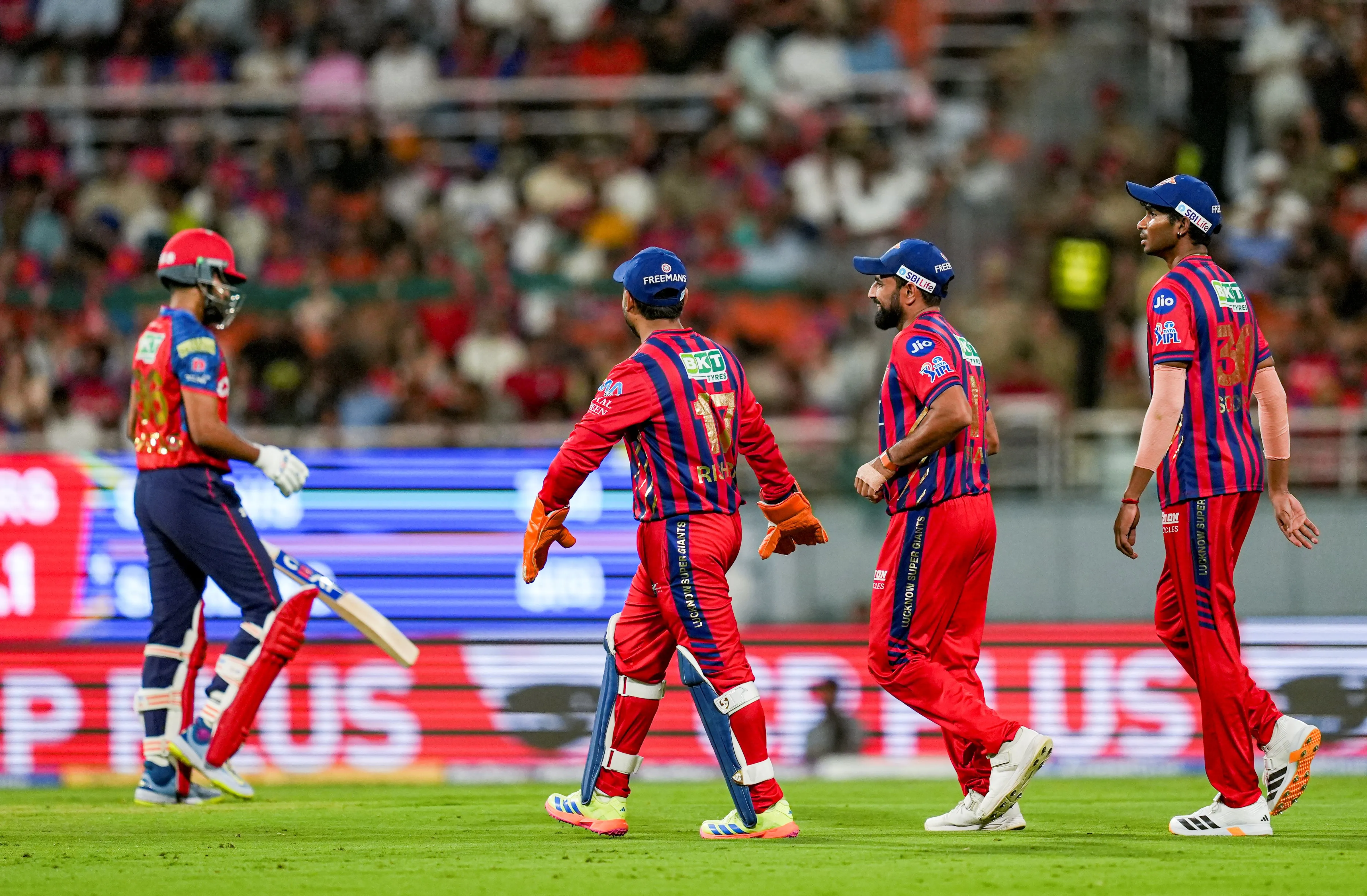 PBKS vs LSG, IPL 2026 : पंजाब किंग्स ने लखनऊ सुपर जायंट्स को दिया रिकार्ड 255 रनों का लक्ष्य 