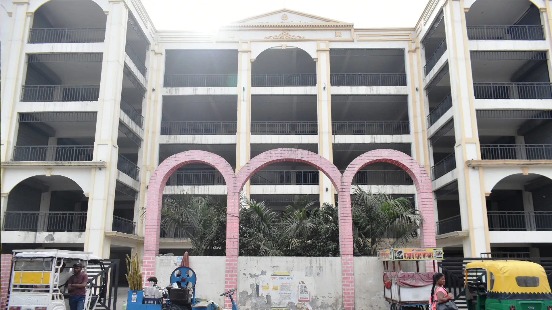 Bareilly : पार्किंग न होने से चार करोड़ से बना कॉम्प्लेक्स वीरान