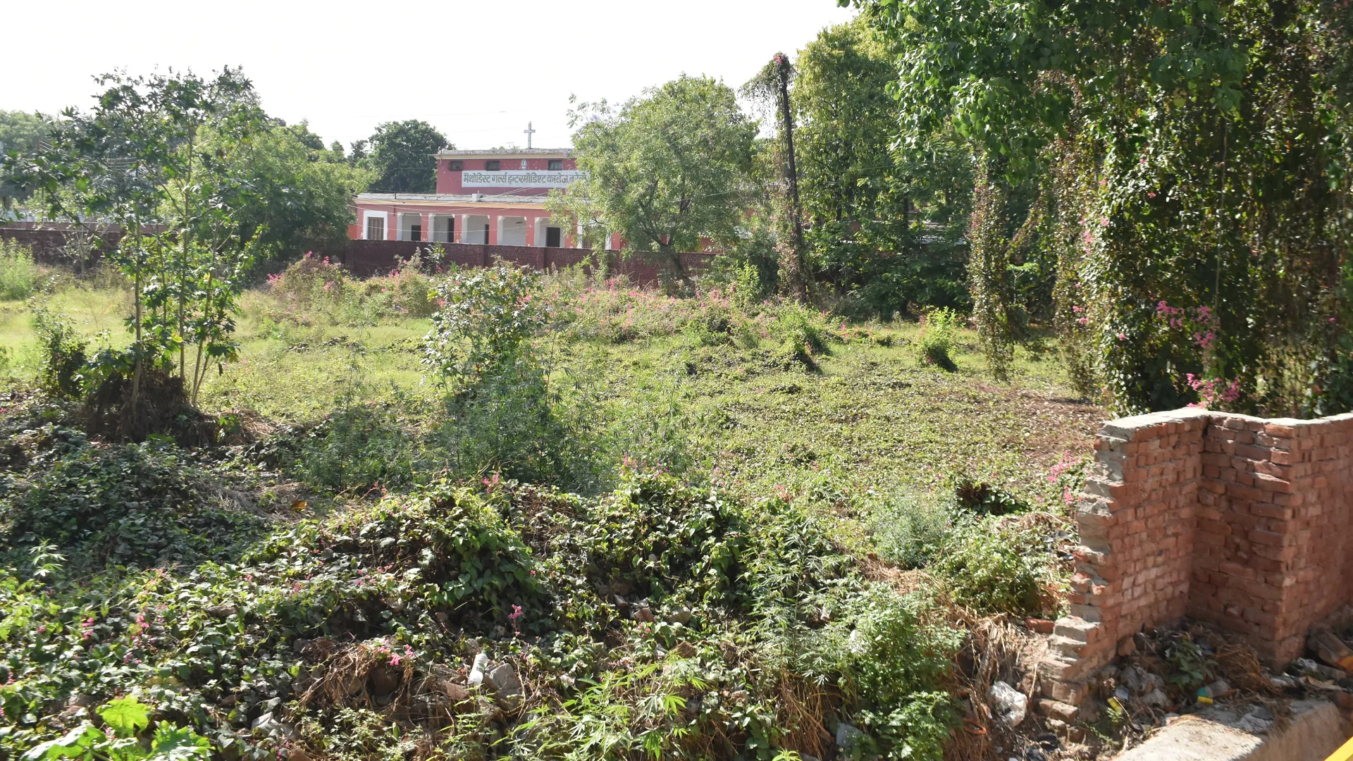 Bareilly : सिस्टम सोता रहा, बेटियों के मैदान पर कब्जा होता रहा