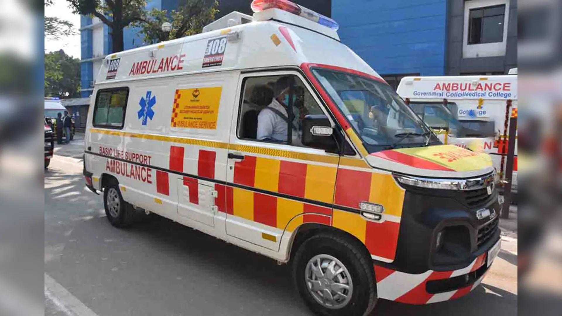 Bareilly : 108 एम्बुलेंस की मुस्तैदी से नवजात की बची जान