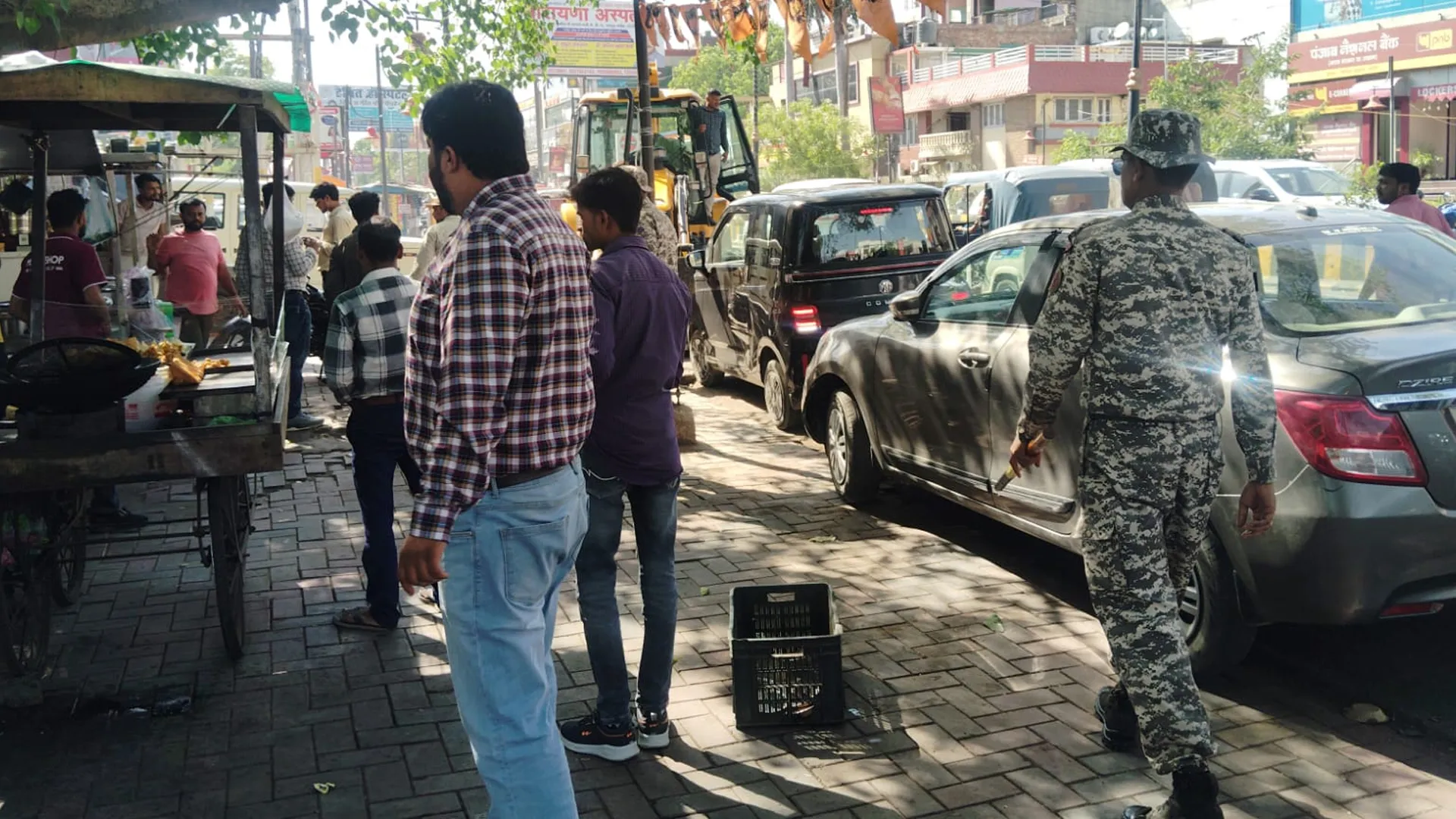 Bareilly : फुटपाथों, पार्किंग स्थलों पर कब्जों पर चला बुलडोजर