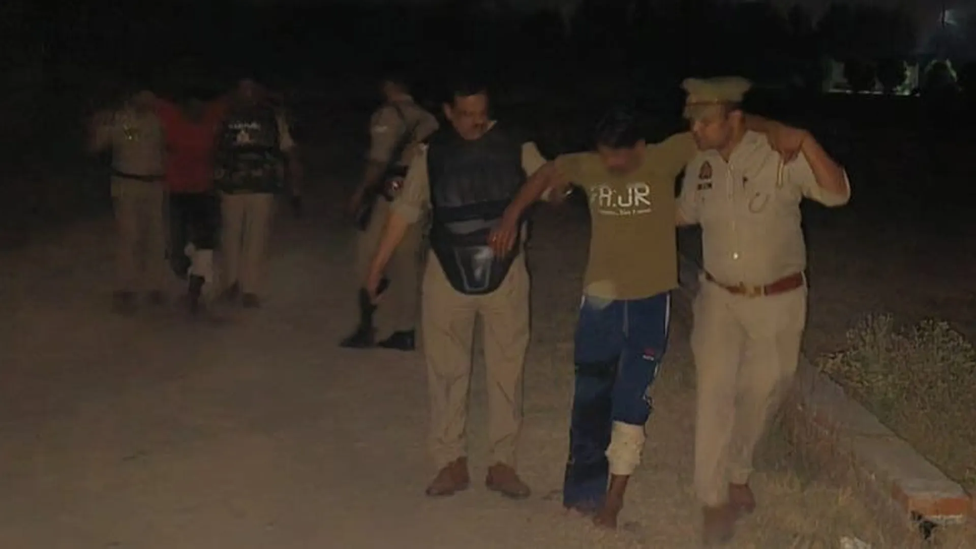 Rampur : थाना गंज पुलिस ने मुठभेड़ में दो गौकशी के आरोपी किए गिरफ्तार, पैर में लगी गोली