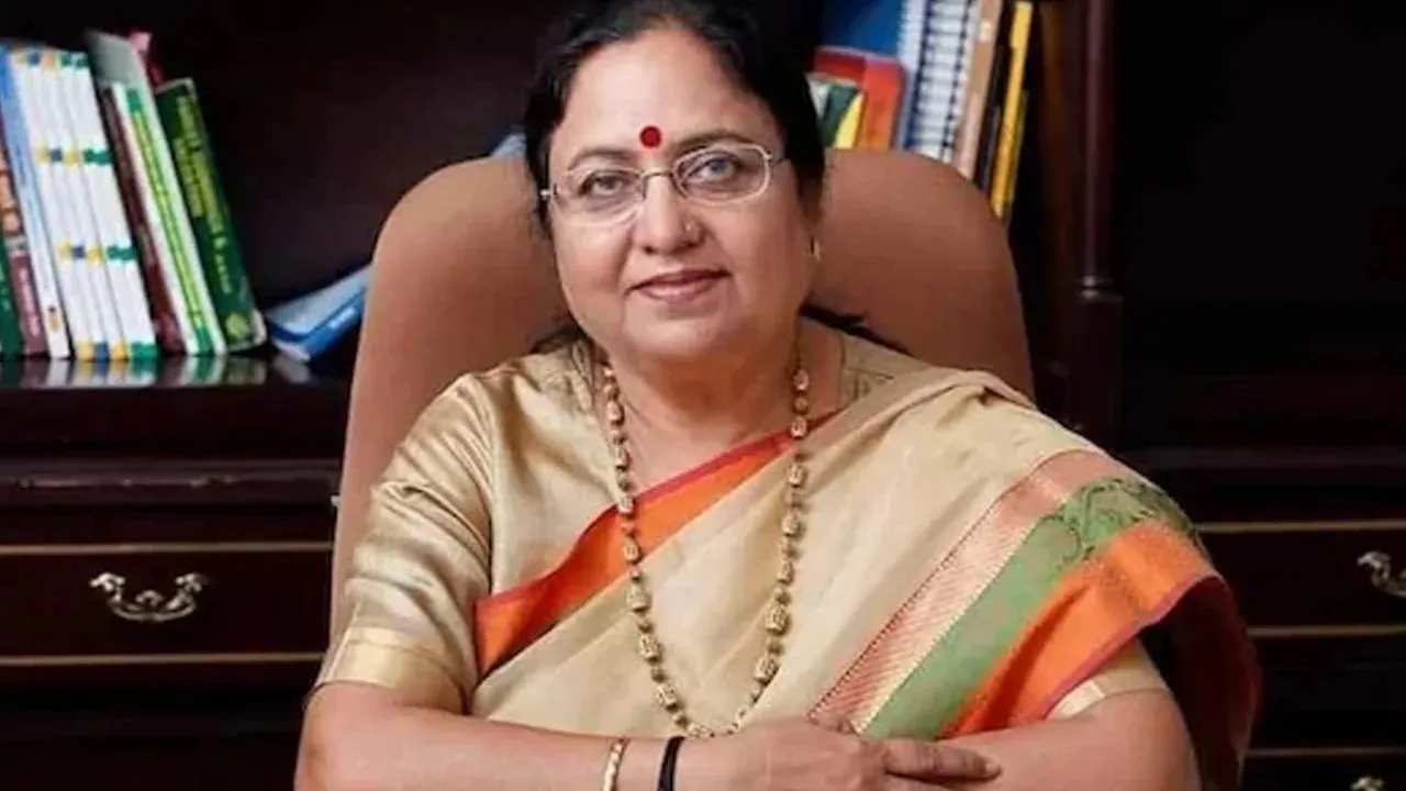 मैनपुरी : मंत्री बेबी रानी का अधिकारियों के निर्देश, योजनाओं का लाभ प्रत्येक पात्र लाभार्थी तक पहुंचे