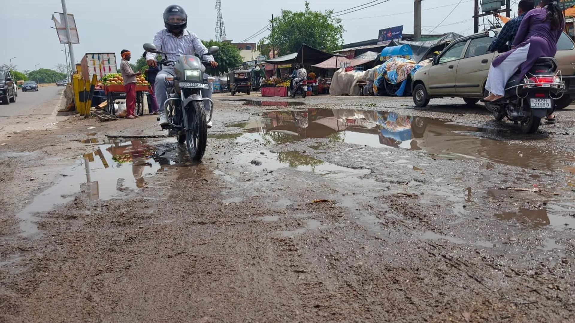 Moradabad: रात में झमाझम बारिश, सुबह से छाए रहे बादल, किसानों की बढ़ी धड़कनें