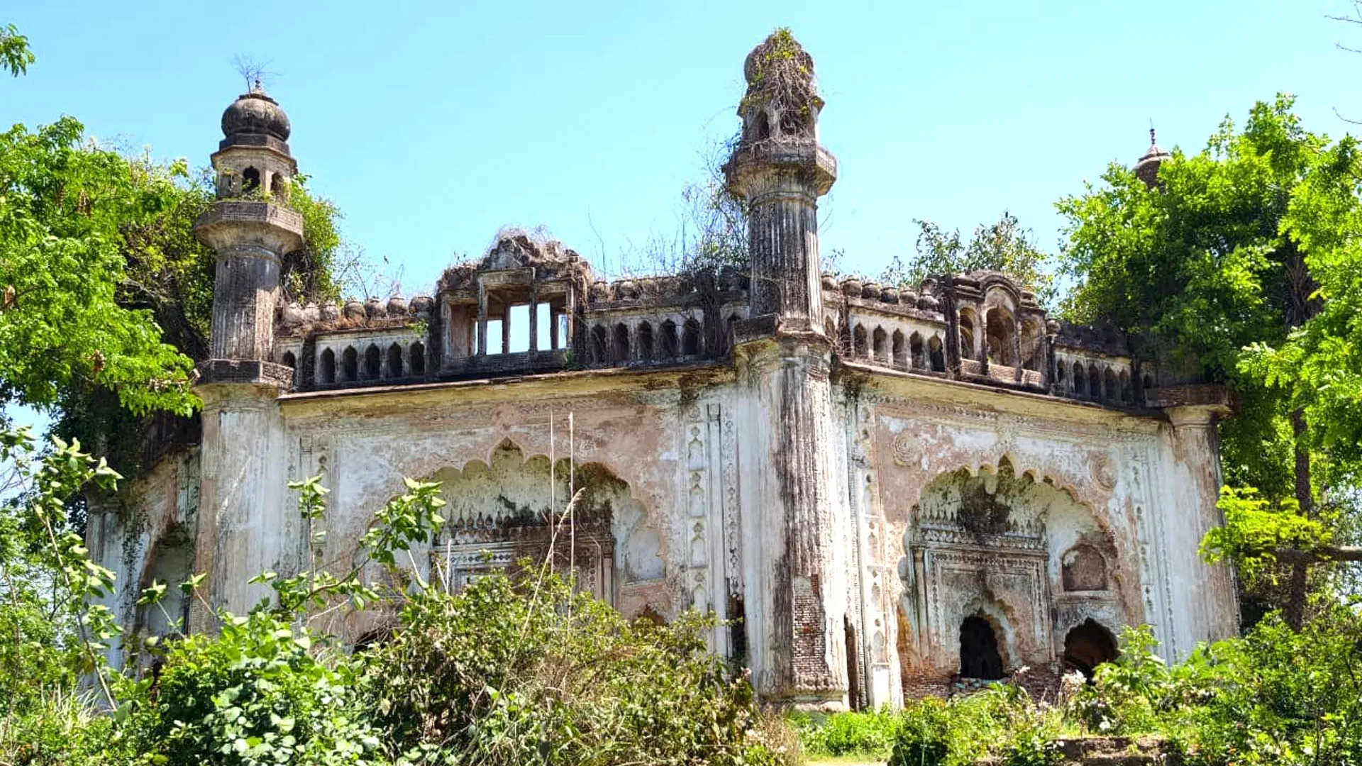 UP: दुर्दशा पर आंसू बहा रही रामपुर की भूल भुलैया, 1840 में नवाब अहमद अली खां ने कराया था निर्माण