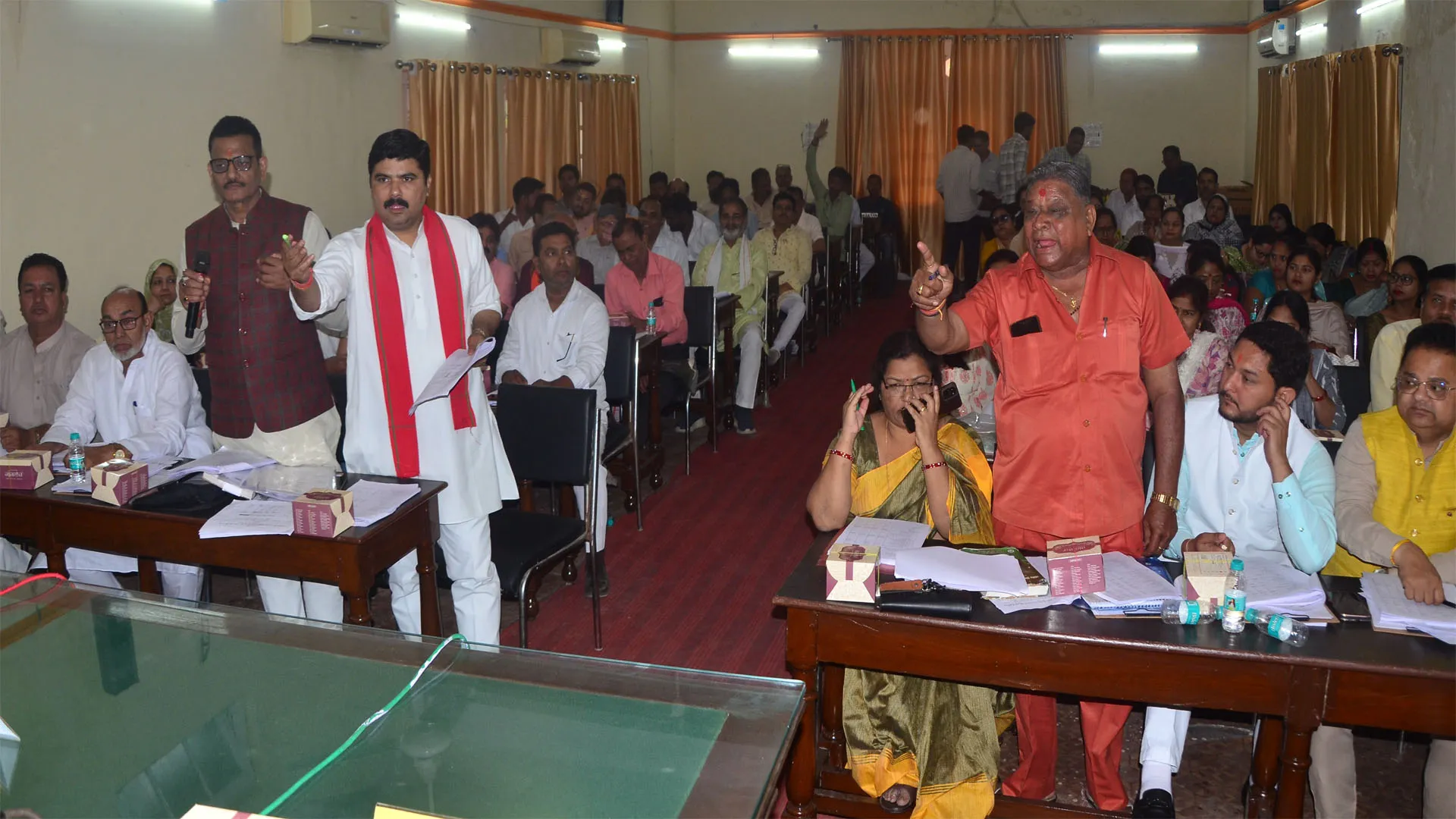 Bareilly: निगम की बोर्ड बैठक में निर्माण से जुड़े टेंडरों पर बखेड़ा, विकास से ज्यादा भ्रष्टाचार खी गूंज