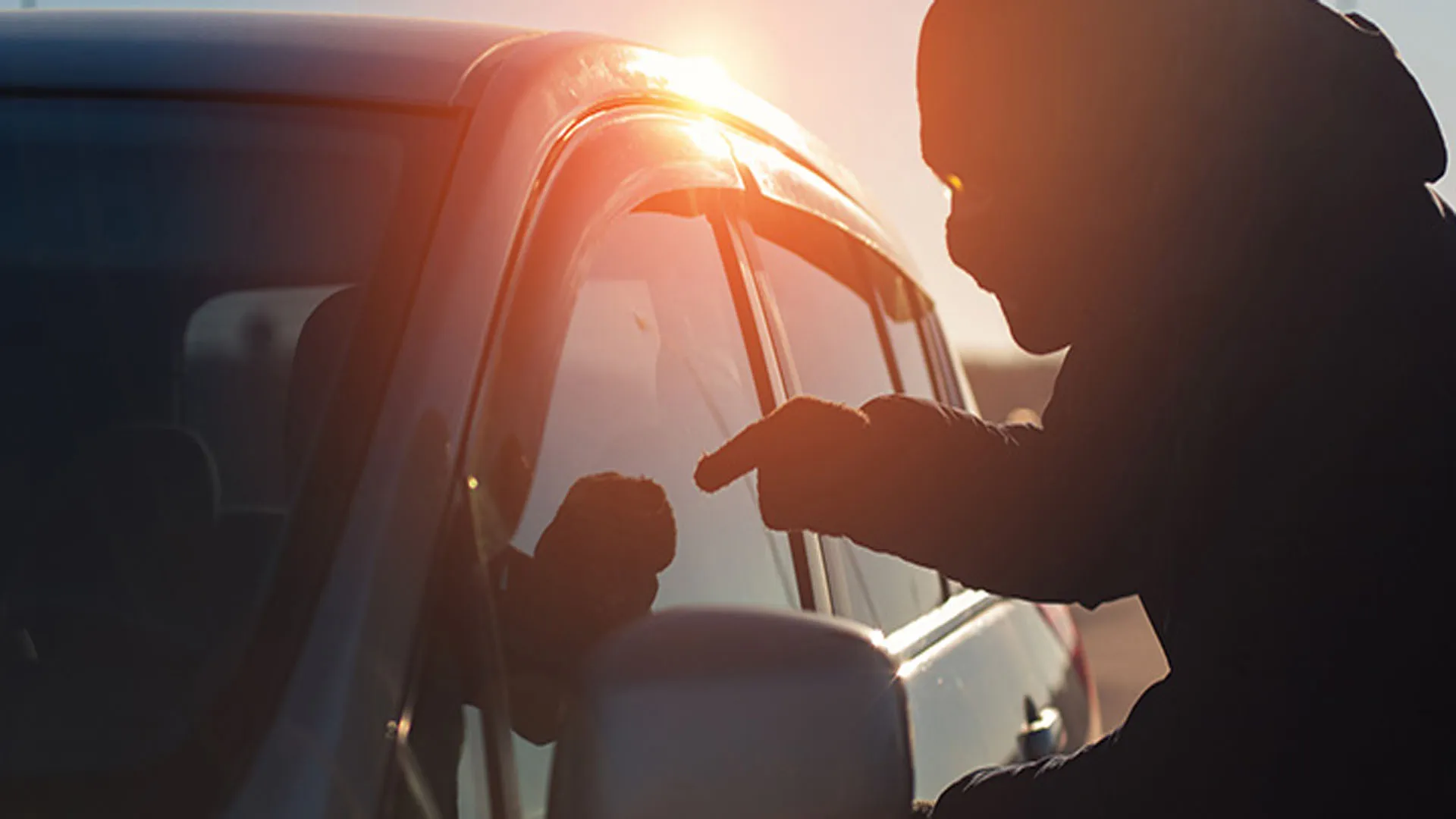 UP: कार में खींचकर ले गए युवक, लाठी-डंडों से पीटा; अपहरण के प्रयास का आरोप