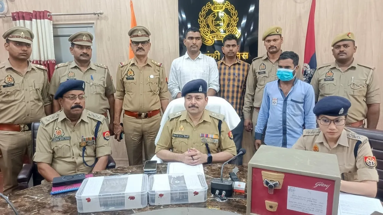 बाराबंकी पेट्रोल पंप चोरी का पुलिस ने किया खुलासा, हवा भरने वाले ने उड़ाई थी रुपए से भारी तिजोरी