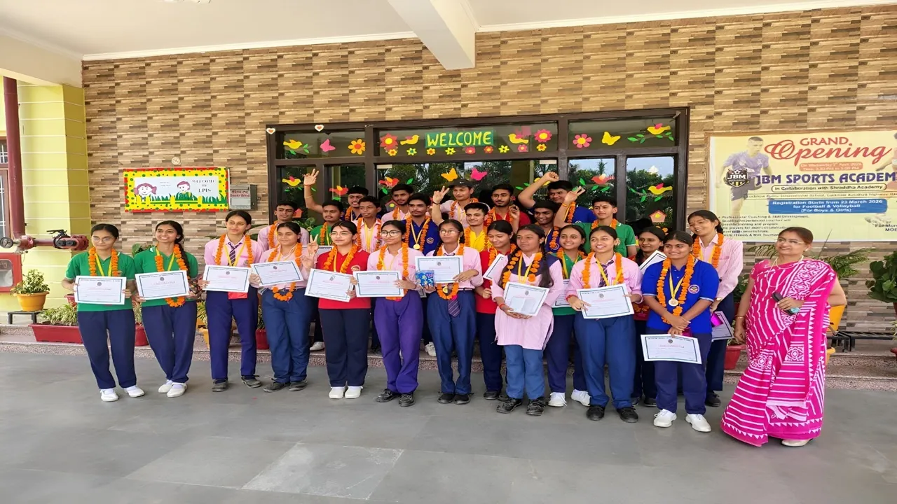 सीबीएसई परीक्षा परिणाम : होनहारों के प्रदर्शन ने बढ़ाया बाराबंकी का मान, पर्स हुए सम्मानित