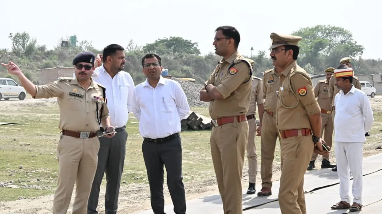 बाराबंकी : सीसीटीवी से होगी पीपा पुल की निगरानी, धूल से बचाव को नियमित पानी का छिड़काव 