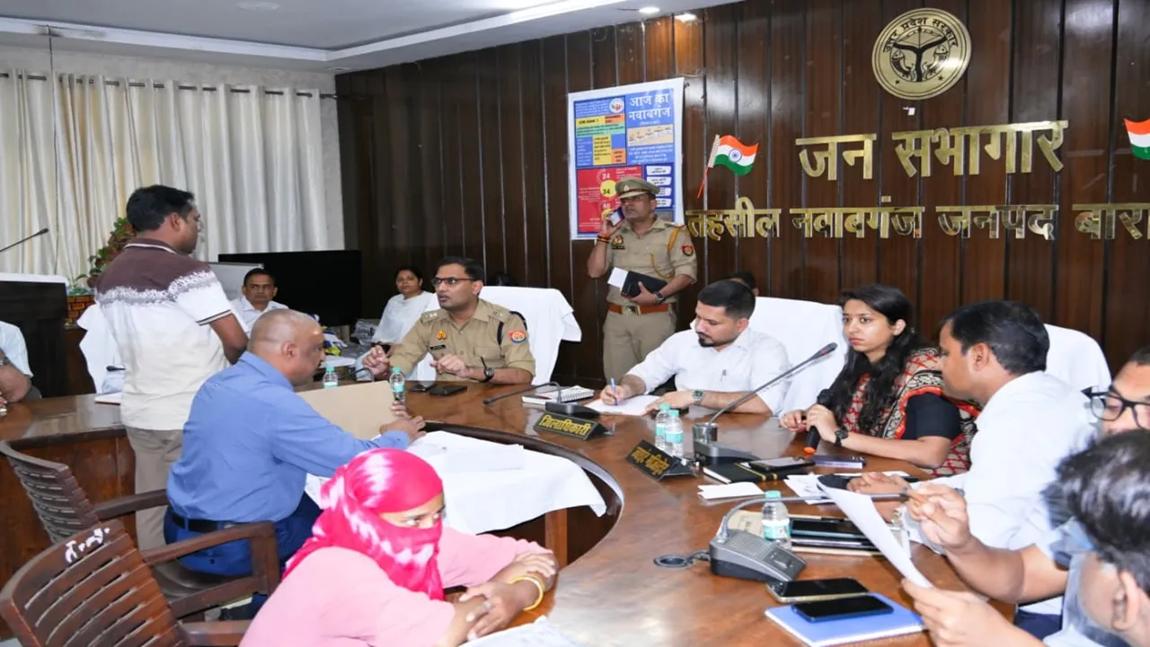 बाराबंकी : संपूर्ण समाधान दिवस 351 आईं शिकायतें, डीएम बोले- चकमार्ग पर अतिक्रमण तो राजस्व कर्मियों की जिम्मेदारी