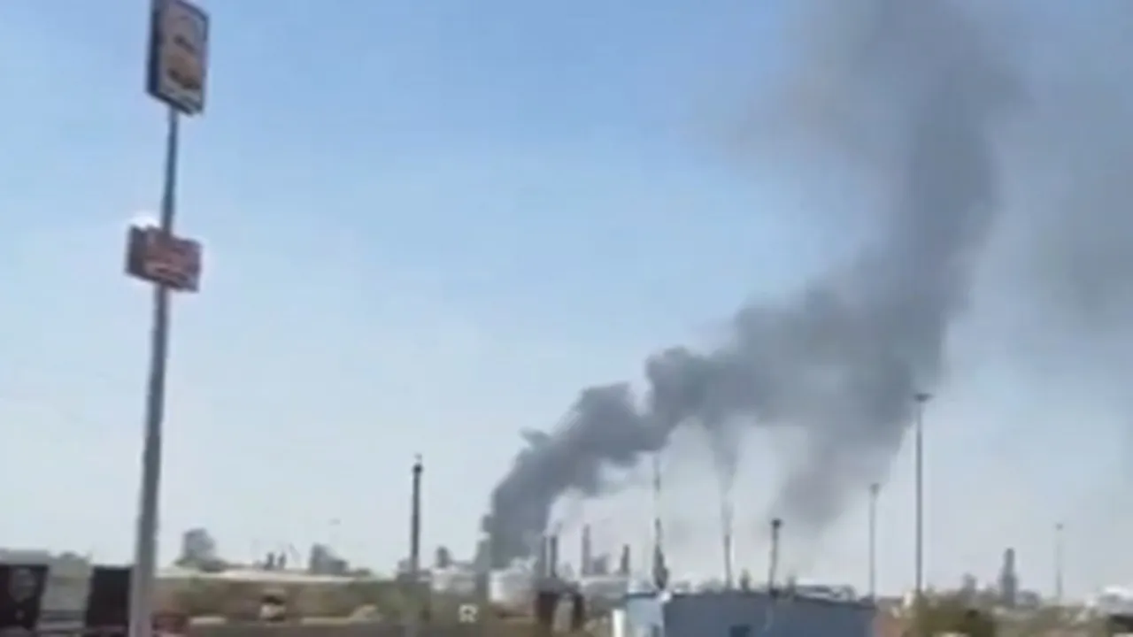 राजस्थान : पीएम मोदी के दौरे से पहले पचपदरा रिफाइनरी में लगी भीषण आग, मची अफरातफरी...  