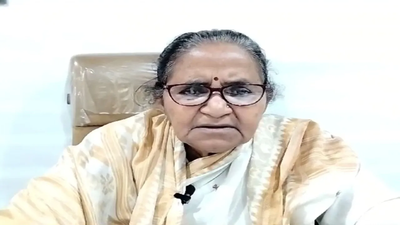 मंत्री गुलाब देवी का विपक्ष पर तीखा हमला, कहा- सपा-कांग्रेस की सोच मेंढक जैसी, अगर कूदेंगे तो नाले में ही गिरेंगे