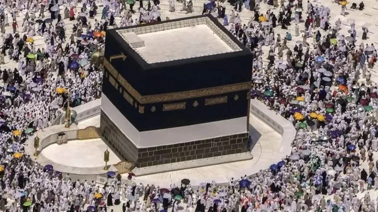 लखनऊ से हज के लिए पहली उड़ान कल, 427 यात्री होंगे रवाना 