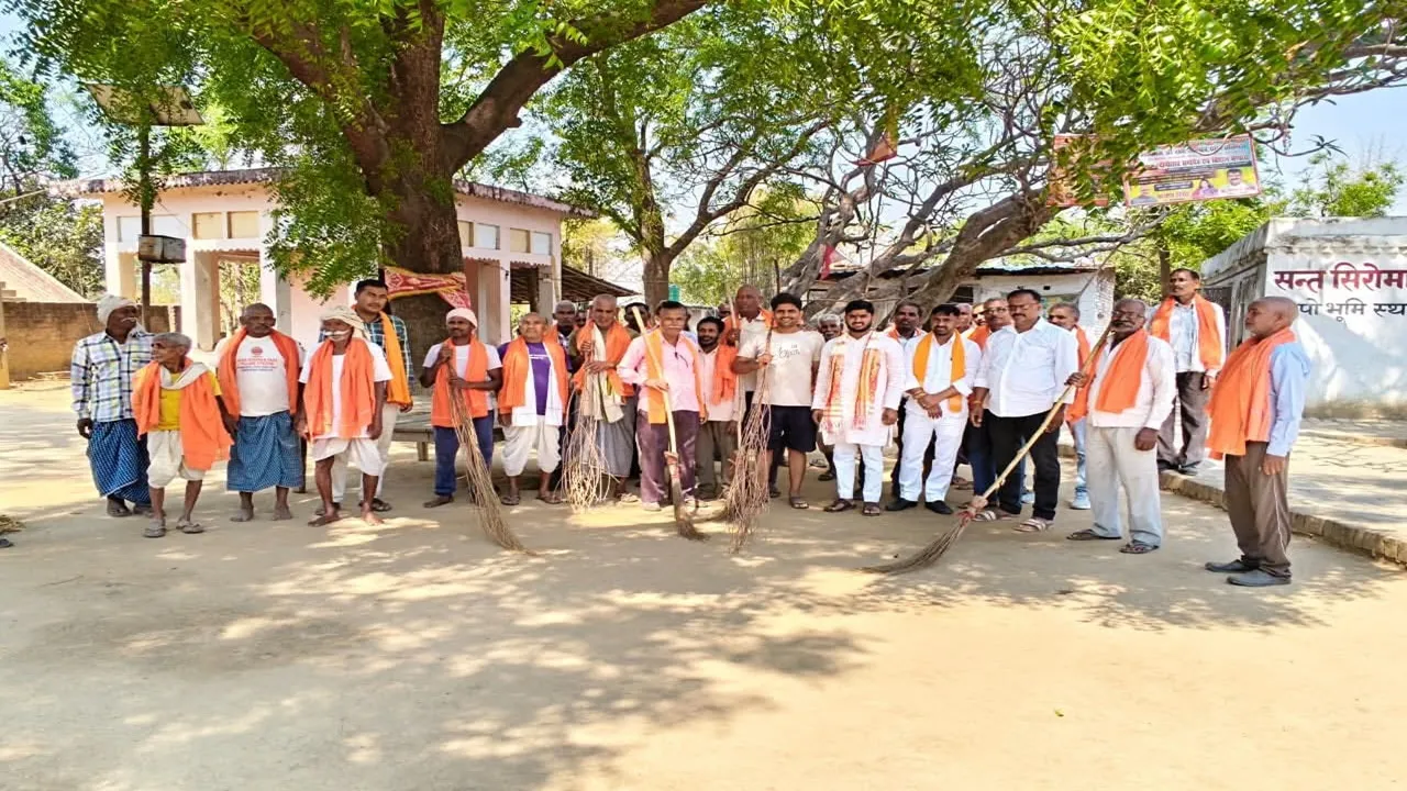बाबा मोहन दास तपोभूमि पर भाजपा कार्यकर्ताओं ने चलाया स्वच्छता अभियान, जिला मंत्री अभिषेक यादव ने वरिष्ठ कार्यकर्ताओं को किया सम्मानित 