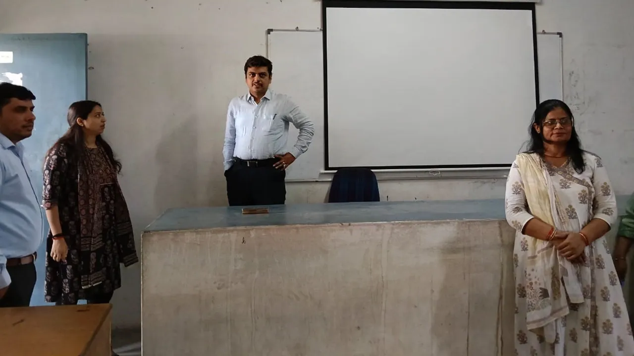 बाराबंकी : जनगणना प्रशिक्षण का डीएम ने किया औचक निरीक्षण, कहा- प्रशिक्षण की गुणवत्ता से ही सुनिश्चित होगी जनगणना