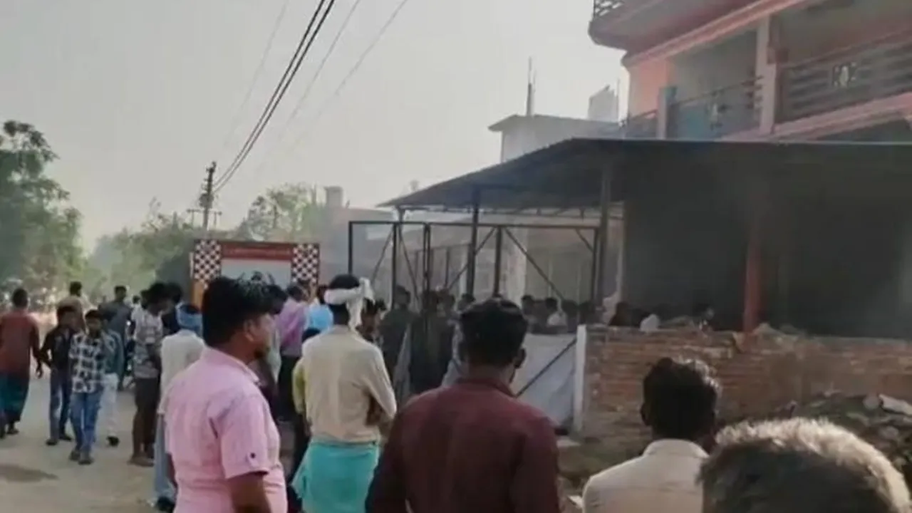 बाराबंकी : आग से लाखों का नुकसान, बची आठ लोगों की जान   