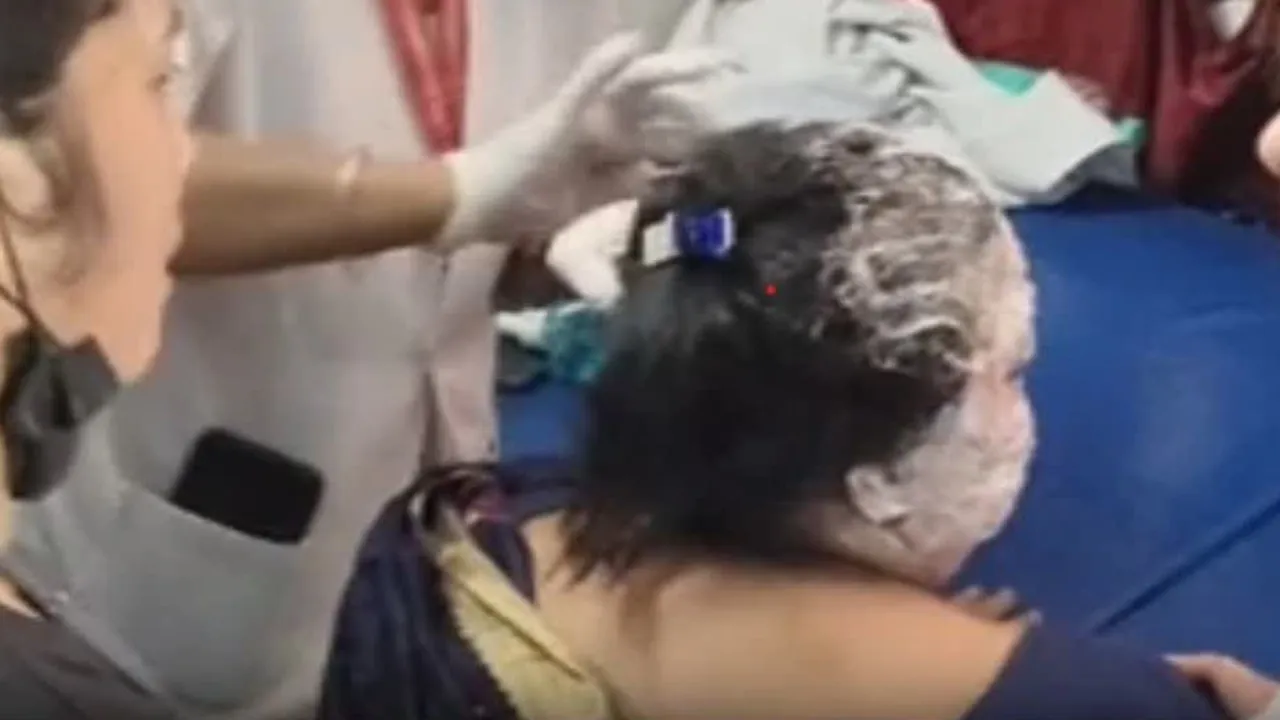 बहराइच : पुतला दहन के दौरान आग में खुद भी झुलस गईं पूर्व मंत्री अनुपमा जायसवाल, अस्पताल में भर्ती