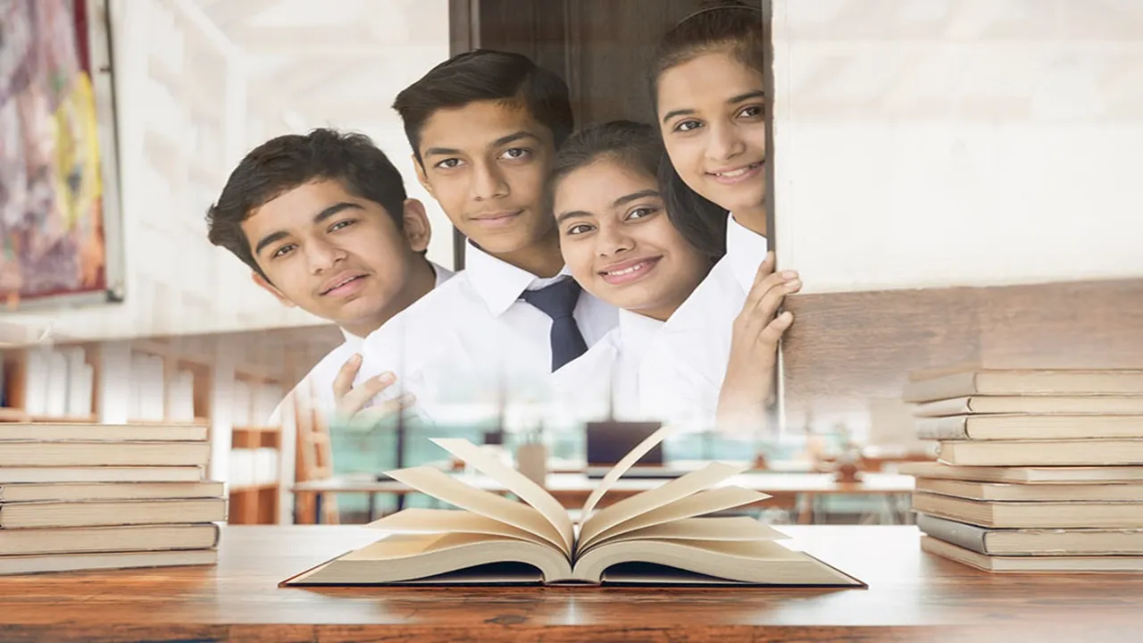 सिर्फ नंबर ही नहीं, समग्र विकास पर हो शिक्षा का ध्यान