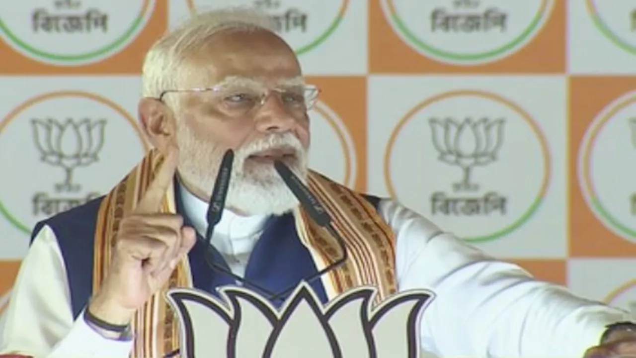पश्चिम बंगाल चुनाव : आरामबाग में TMC पर बरसे पीएम मोदी, कहा- चार मई के बाद टीएमसी के गुंडों का चुन-चुनकर होगा हिसाब