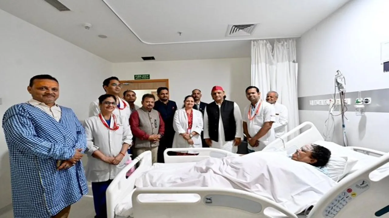 मेदांता पहुंचे अखिलेश यादव : जाना भाजपा विधायक अनुपमा जायसवाल का हाल, पुतला दहन के समय हुईं थीं  घायल