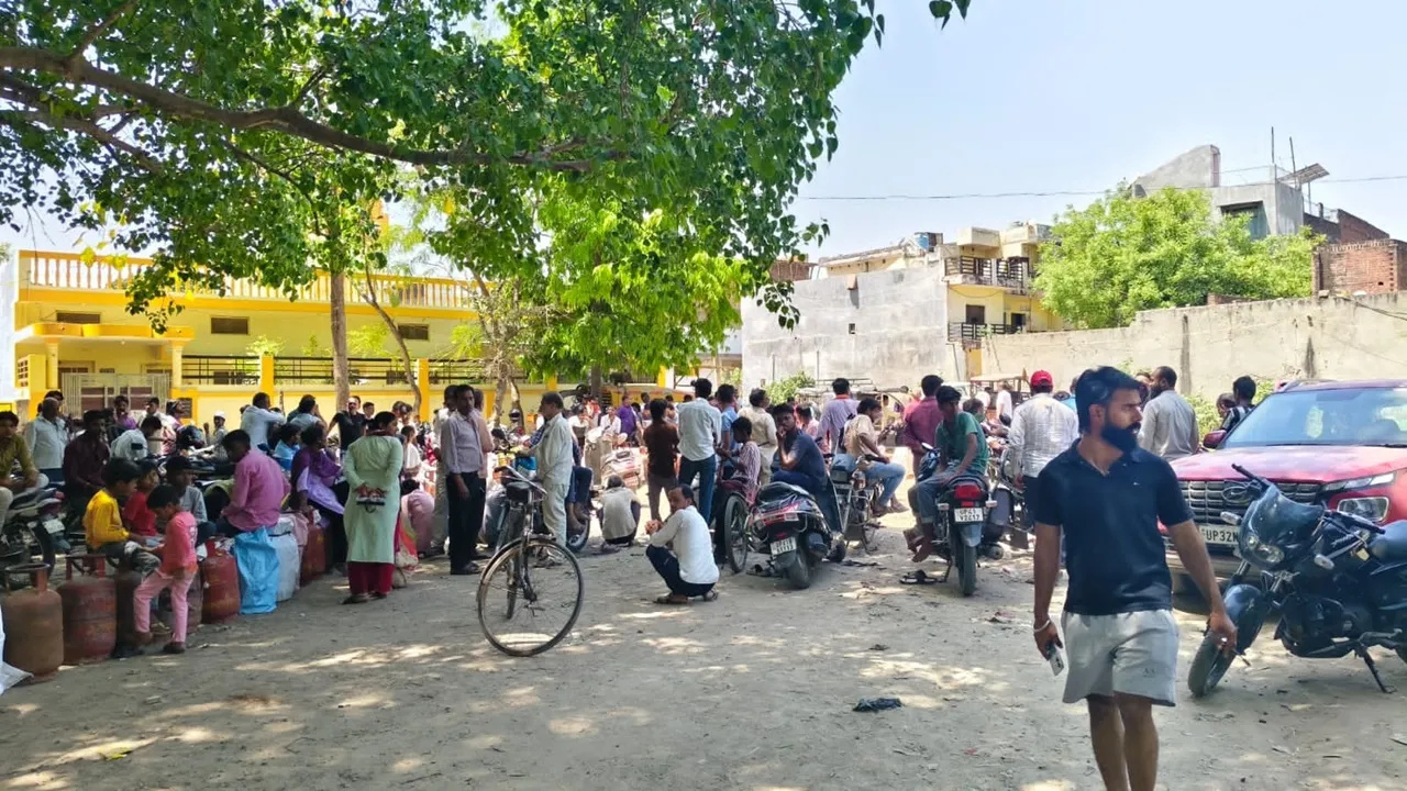 बाराबंकी : जंग थमी पर सिलेंडर संग्राम जारी, औंधे मुंह होम डिलीवरी