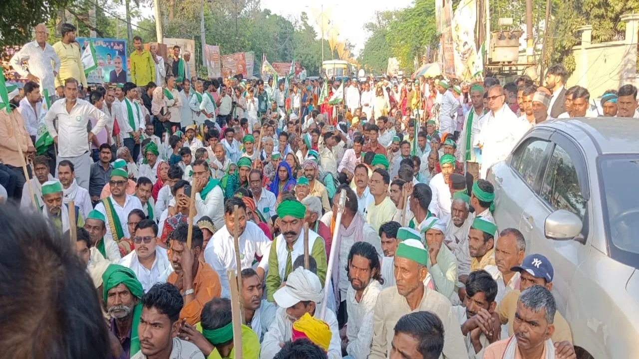 बाराबंकी : अनसुनी से भड़के किसान, नेशनल हाईवे किया जाम