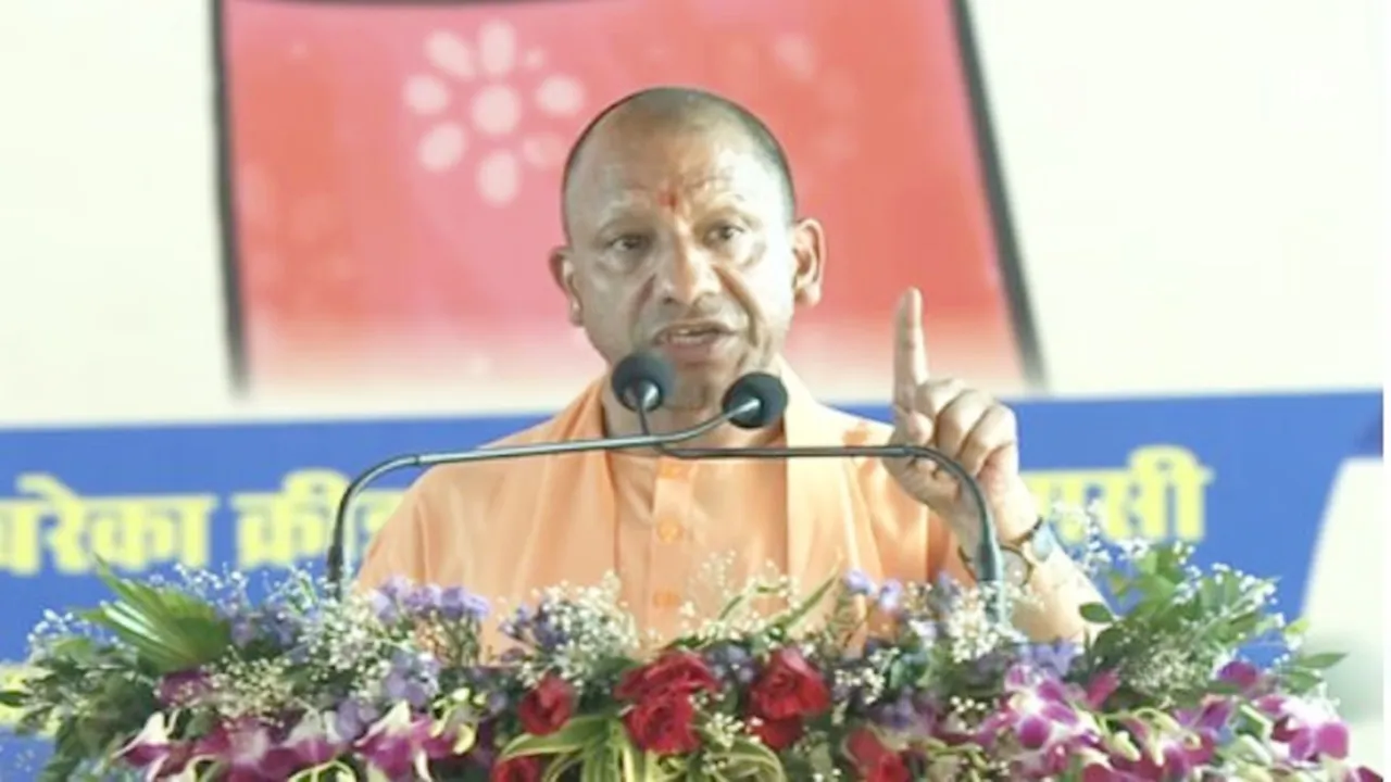 वाराणसी महिला सम्मेलन में बोले सीएम योगी : महिला आरक्षण के लिए पीएम मोदी ने किए प्रयास, विपक्ष ने रची साजिश 