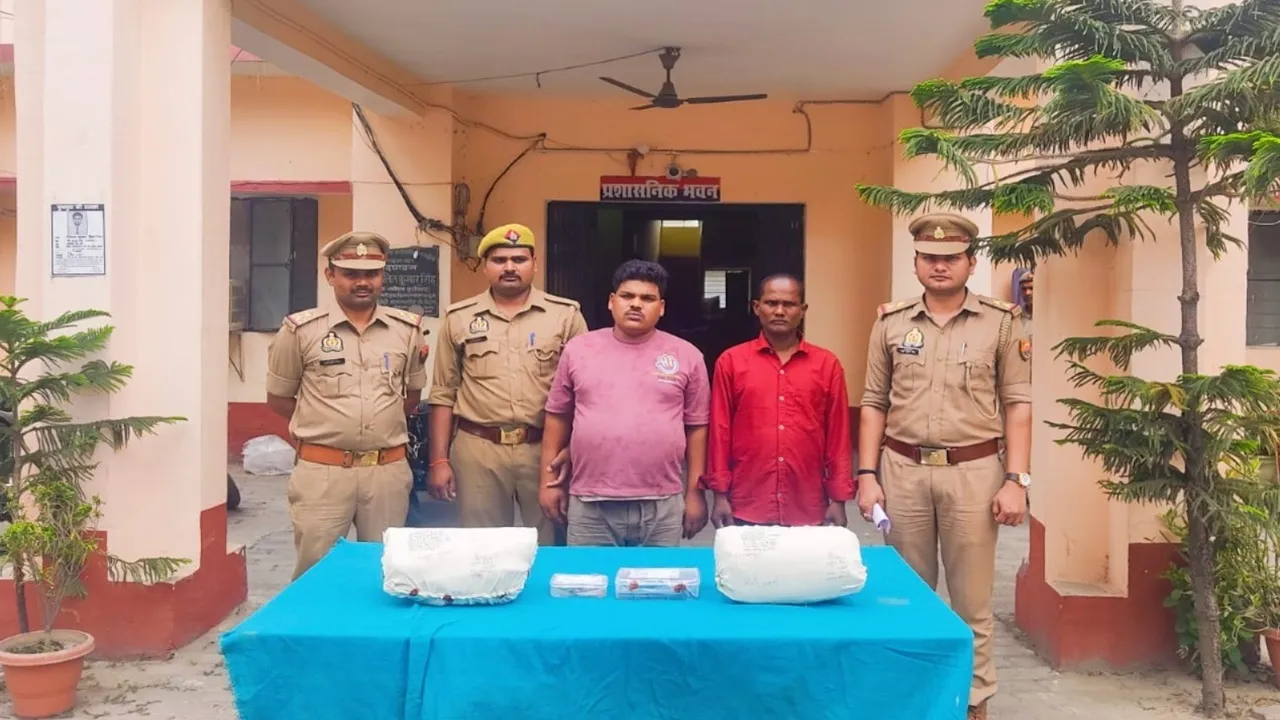 बाराबंकी : खरीदी अफीम से हेराइन बनाकर छाप रहे थे नोट, 5 करोड़ की हेरोइन समेत दो तस्कर दबोचे 