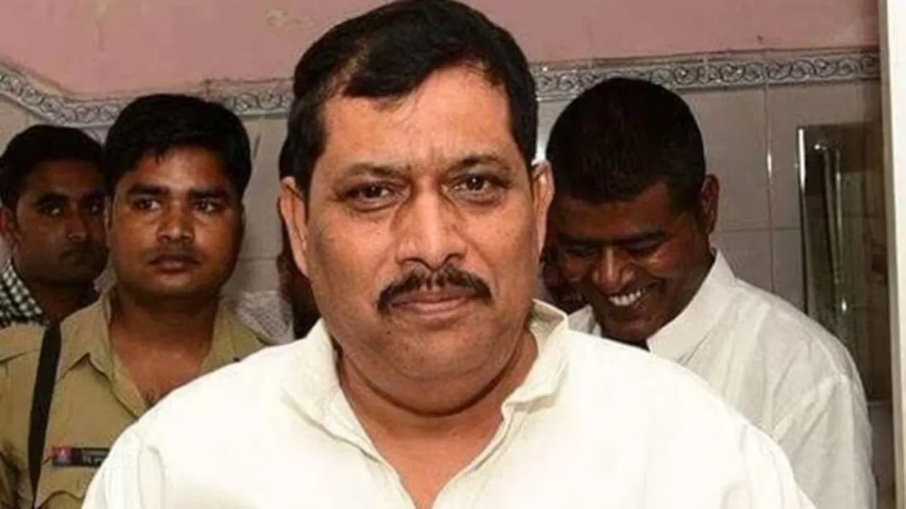 हरदोई में गरमाई सियासत : मूर्ति पूजा पर भाजपा विधायक ने दिया विवादित बयान, योगी और मोदी को बताया 