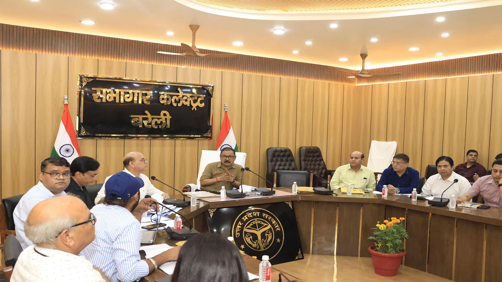 Bareilly: ई-संजीवनी में उड़ान को सराहा, अव्यवस्थाओं को लेकर कसा