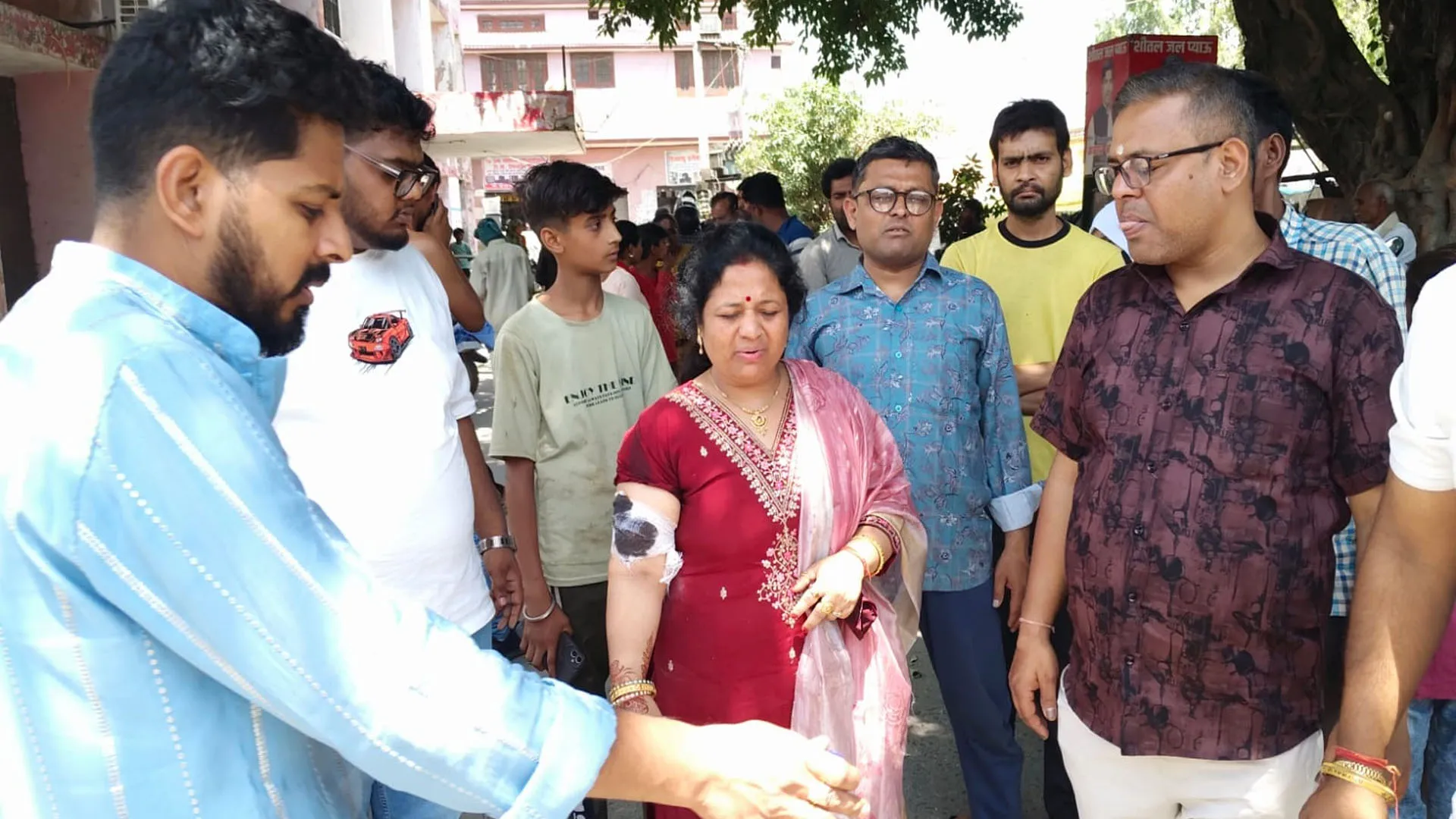 बदायूं:बिसौली में पागल कुत्ते का आतंक, दर्जनों पर हमला करके किया घायल