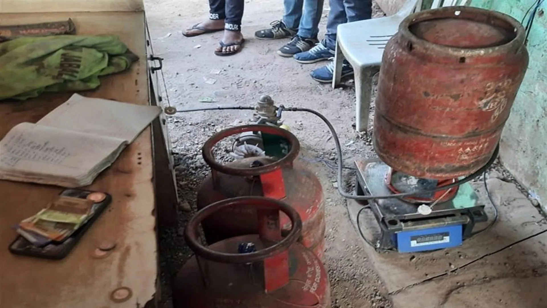 Uttrakhand: गैस रिफिलिंग रैकेट का खुलासा, डिलीवरी सिस्टम पर भी संदेह