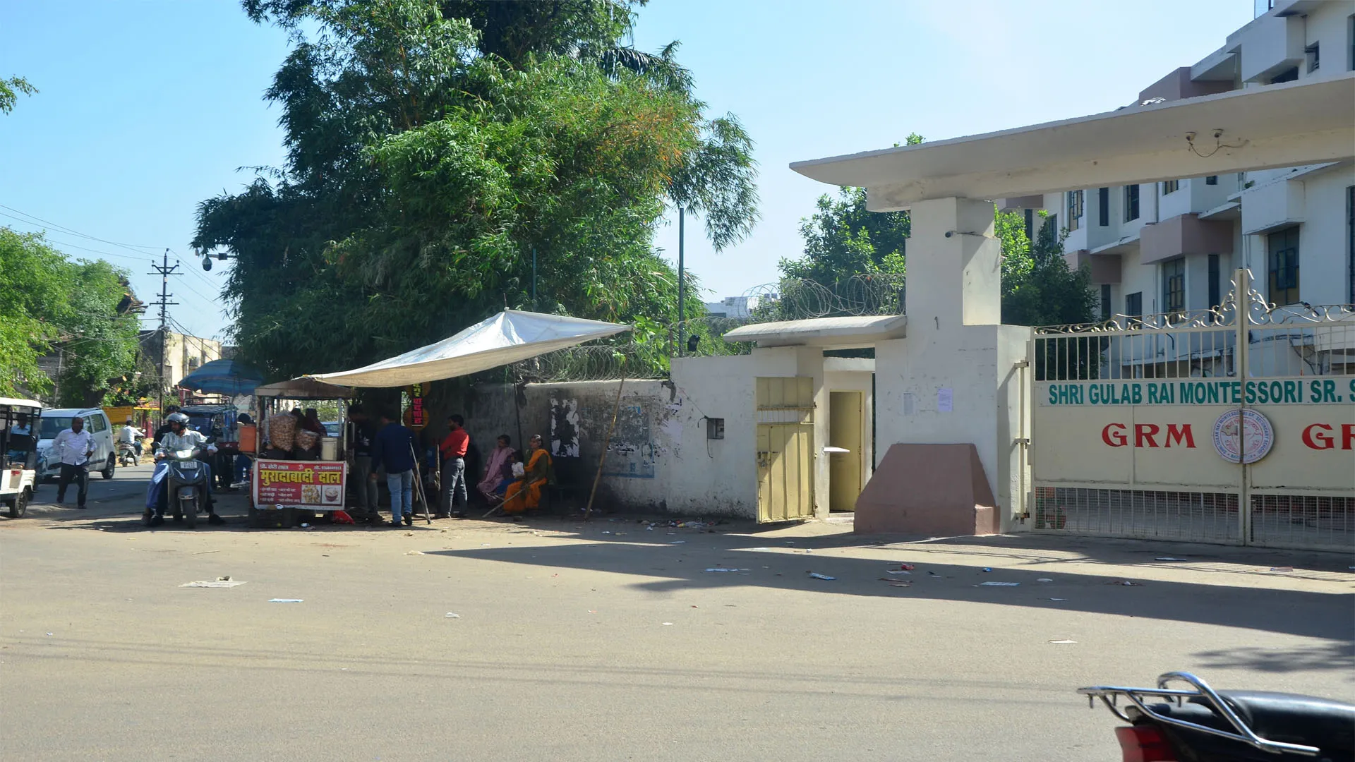 Bareilly: जीआरएम स्कूल में पंद्रह फीट तक अवैध कब्जा चिह्नित...आलीशान गेट और बाउंड्रीवाल पर संकट