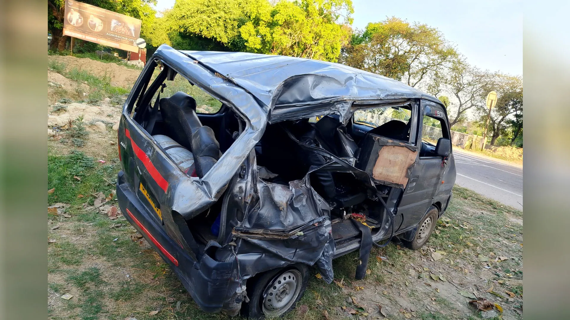 UP: पीलीभीत-बरेली मार्ग पर रफ्तार का कहर, ईको और ट्रक की टक्कर में दो की मौत