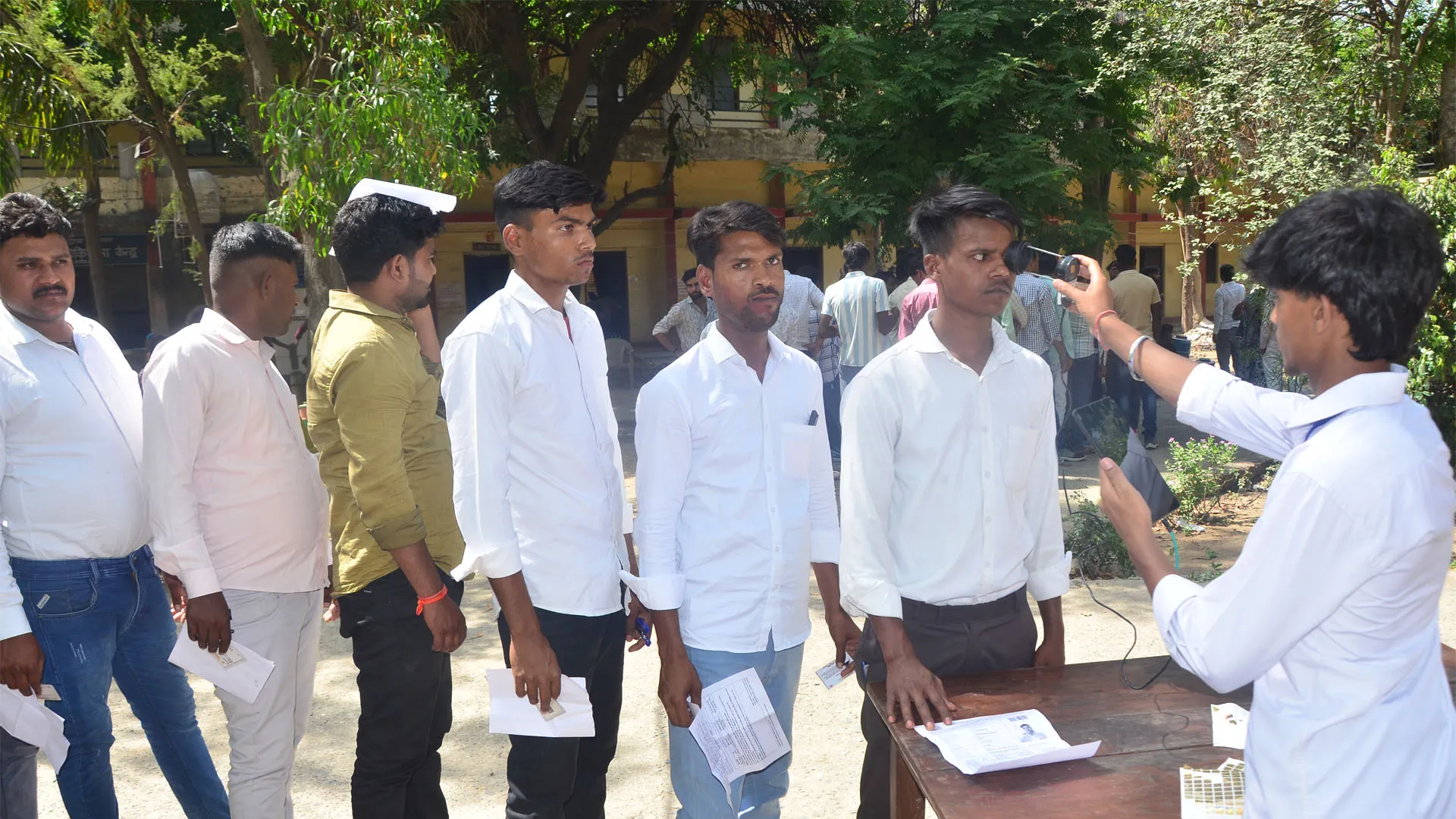 Bareilly: ख्वाब वैज्ञानिक बनने के देखे, हालात ने होमगार्ड की लाइन में लगाया