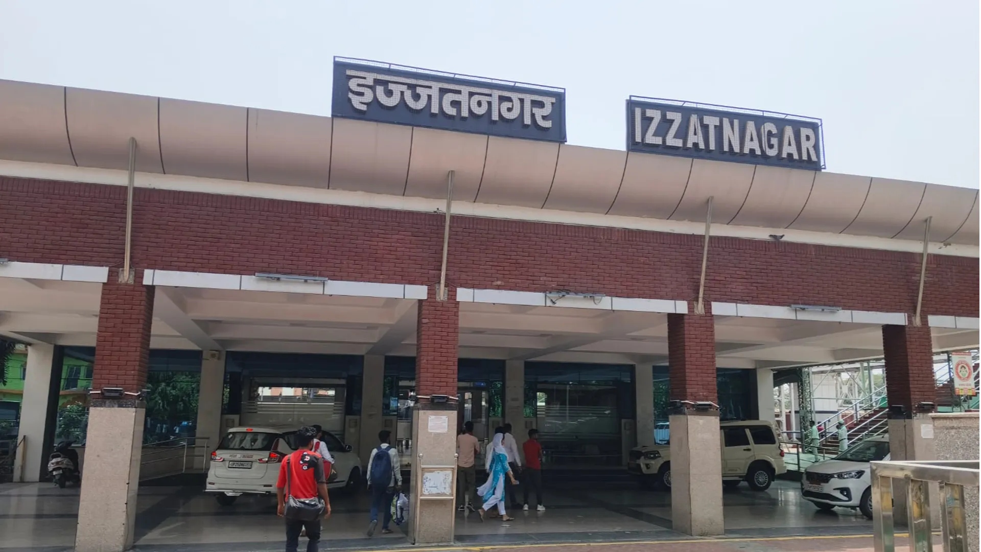 Bareilly: इज्जतनगर रेल मंडल ने भरी उड़ान, राजस्व और यात्रियों में बनाया कीर्तिमान