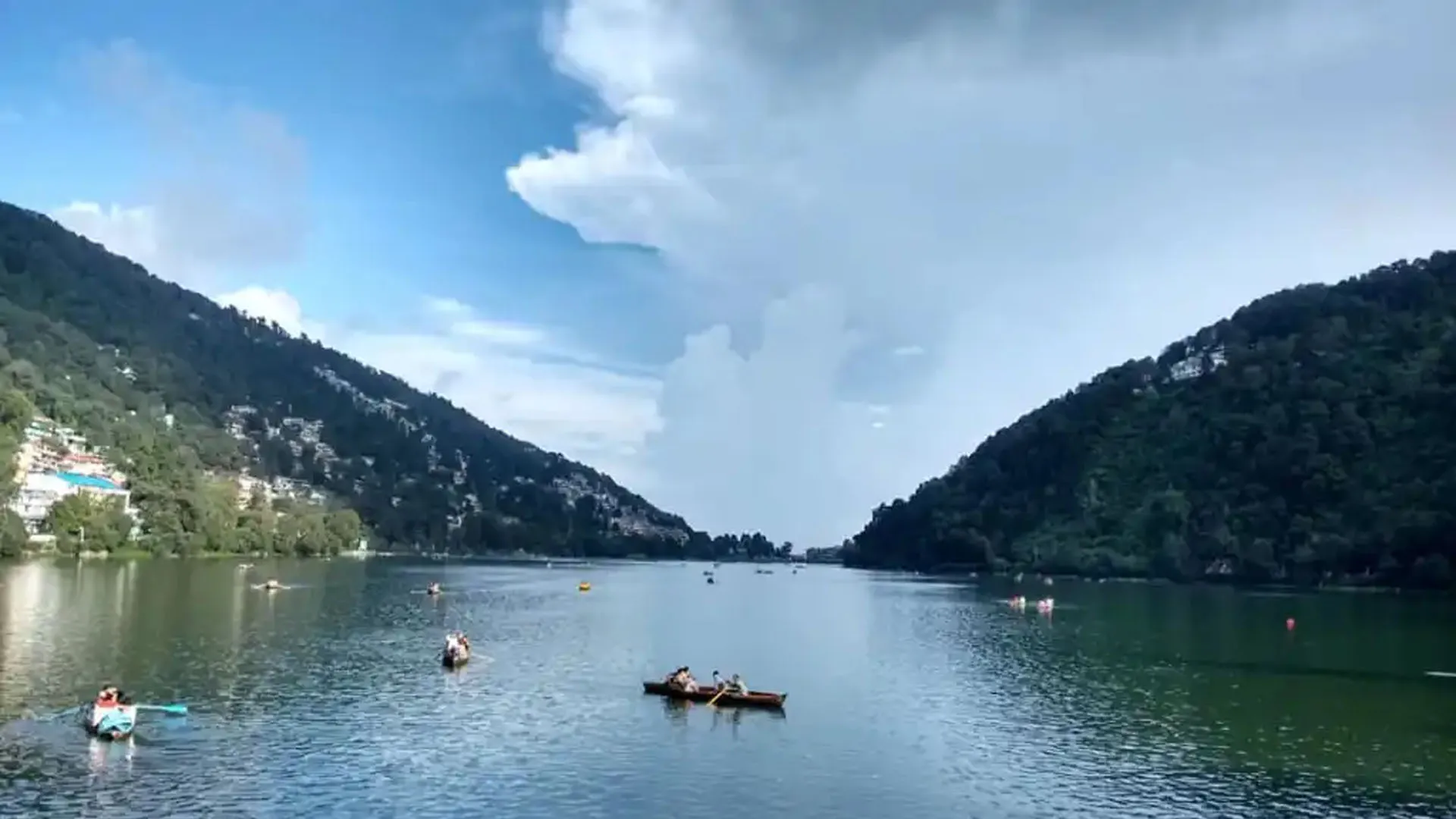 Uttrakhand: नैनी झील में कूदे युवक को नाव चालकों ने बचाया...बीमारी से था परेशान