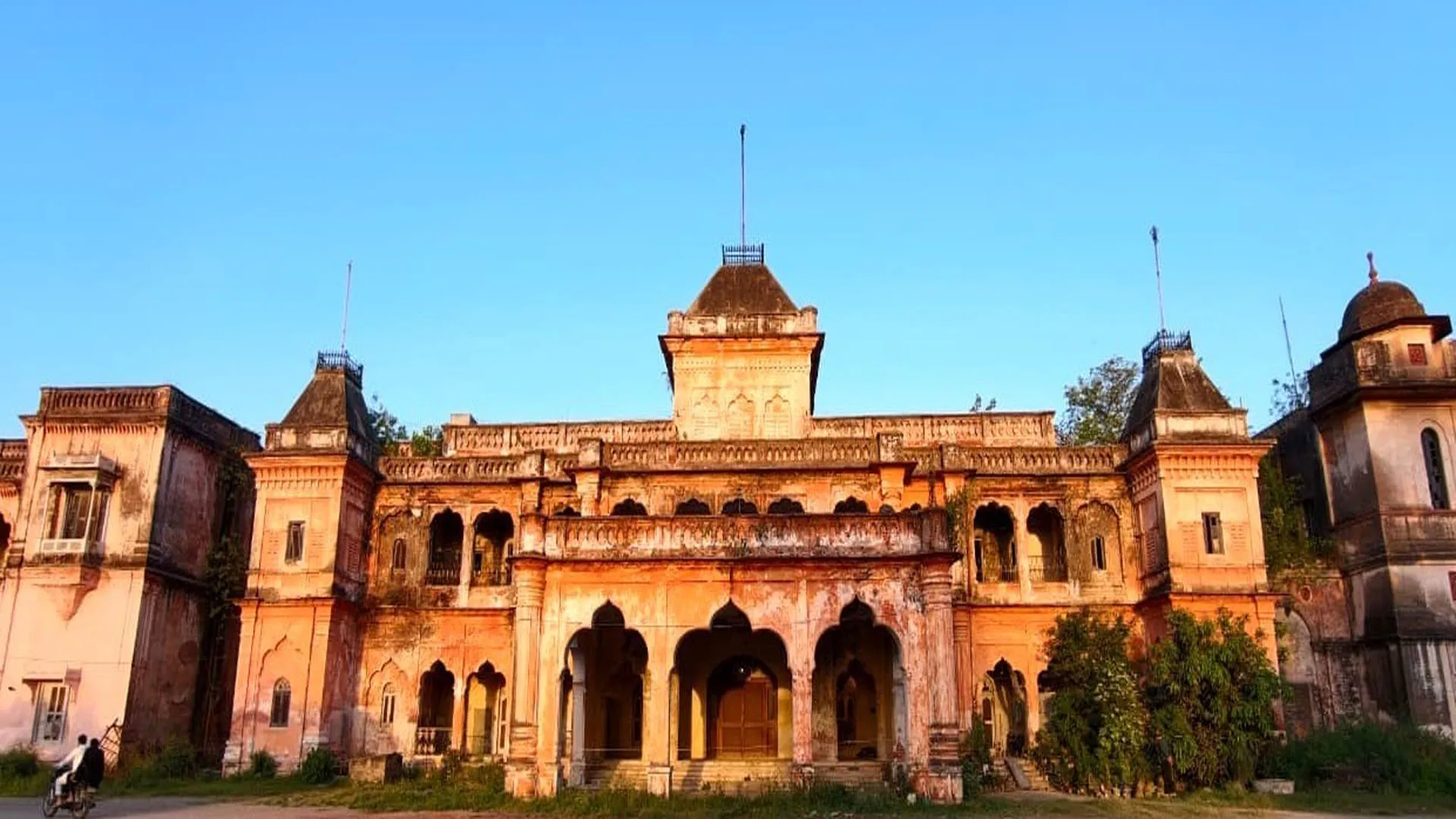 UP: नवाबी दौर के सौ साल में बनकर तैयार हुई थी कोठी खासबाग