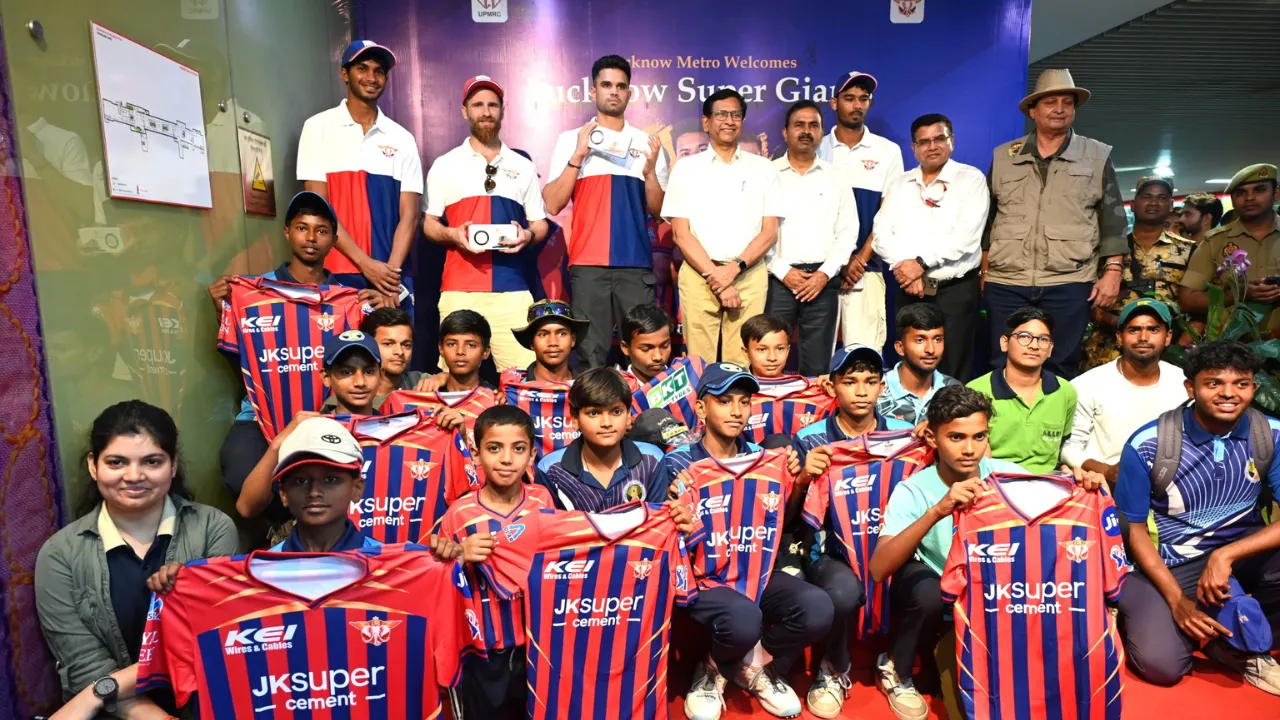 हजरतगंज मेट्रो स्टेशन पर छाया LSG का जादू: केन विलियम्सन, अर्जुन तेंदुलकर समेत स्टार खिलाड़ियों ने फैंस के साथ की यादगार मुलाकात