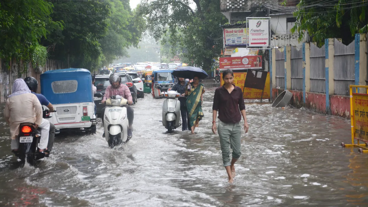 यूपी में मौसम का कहर: तेज आंधी-बारिश और ओलावृष्टि का अलर्ट, 8 डिग्री तक गिरेगा तापमान!