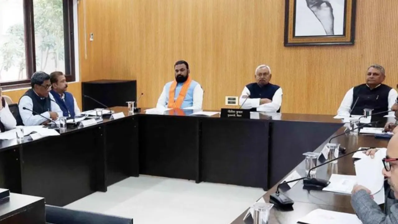 बिहार में सियासी हलचलः नितीश कुमार ने सौंपा इस्तीफा, नई सरकार की कवायत तेज