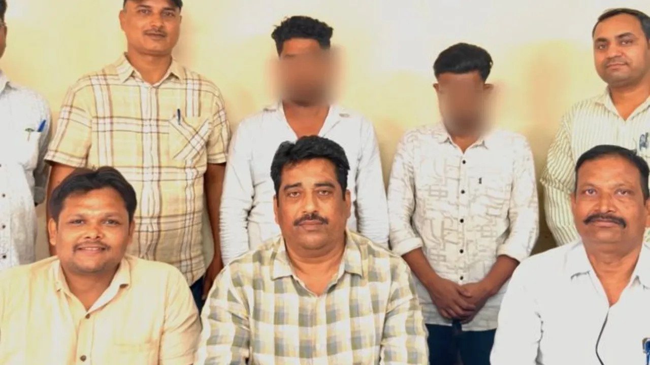 लखनऊ जंक्शन पर टिकटों की कालाबाजारी का बड़ा नेटवर्क ध्वस्त, मुंबई से जुड़े दलालों के संपर्क में थे आरोपी