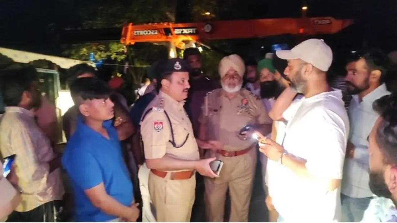 Fatehgarh Sahib Bus Accident : पंजाब के फतेहगढ़ साहिब में श्रद्धालुओं से भरी बस पलटी, पांच की मौत, 15 घायल 