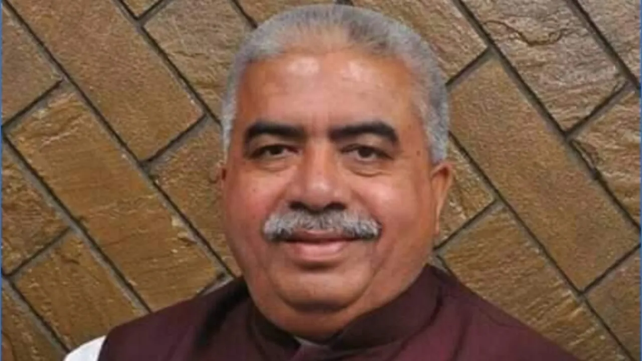 खादी योजनाओं पर शत-प्रतिशत खर्च, मंडल स्तर पर प्रदर्शनियां करें आयोजित, राकेश सचान ने की वित्तीय वर्ष 2026-27 की समीक्षा बैठक