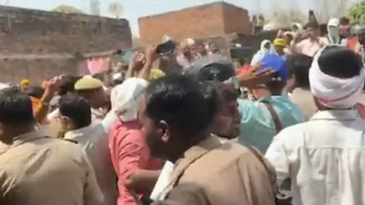 गाजीपुर कांड: UP सरकार ने 15 वर्षीय किशोरी के परिवार को दिया 5 लाख का मुआवजा, भाजपा नेताओं ने की मुलाकात