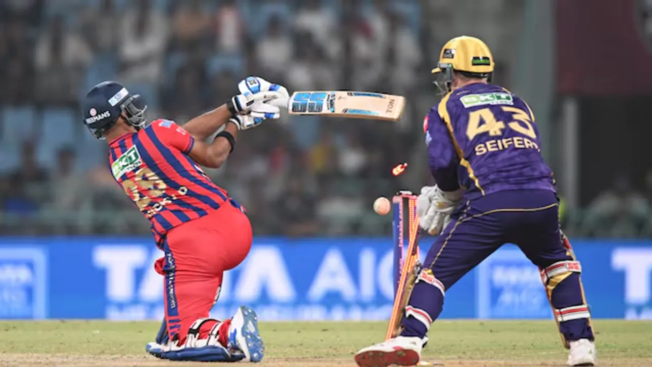 LSG VS KKR: क्रिकेट मैच के बीच फिल्मी गीतों पर झूमते रहे दर्शक, इकाना स्टेडियम में दिखा बॉलीवुड फिल्मों का SWAG