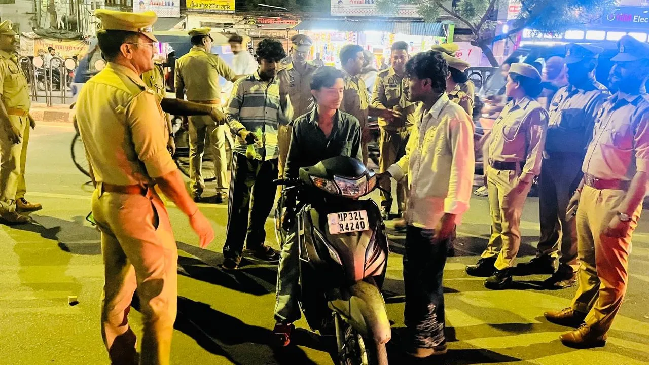 Lucknow News: कार में बार बनाकर शराब पीने वालों पर कार्रवाई, 411 लोगों का चालान