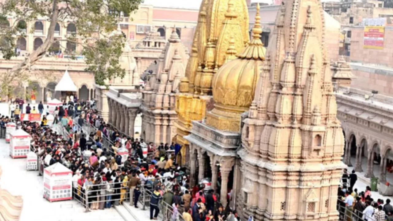 भीड़ बढ़ी तो काशी विश्वनाथ मंदिर प्रशासन अलर्ट, सुगम दर्शन के लिए किए गए विशेष इंतजाम