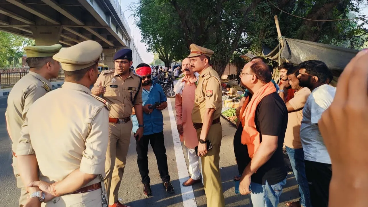 लेबर मण्डी बनी जाम वजह, व्यापारियों संग हुई बैठक, एसीपी कृष्णानगर ने मंडी सैनिक तिराहा के पास प्लॉट पर की स्थानांरित